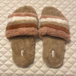 Aerie slippers/ house shoes